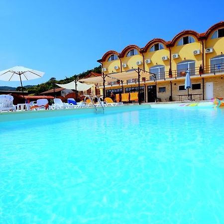 Hotel Mai Danube Ieşelniţa Exteriér fotografie
