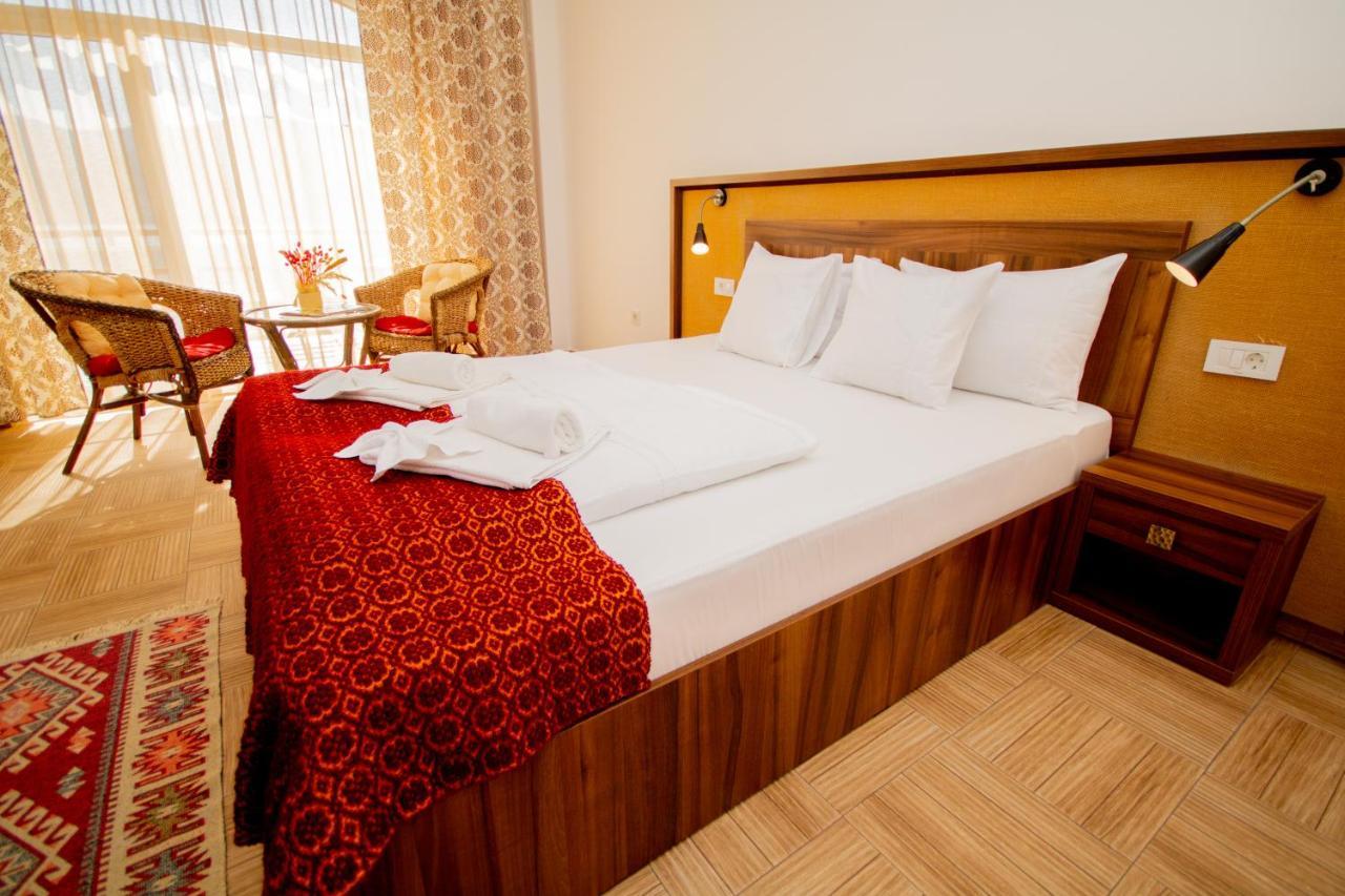 Hotel Mai Danube Ieşelniţa Exteriér fotografie