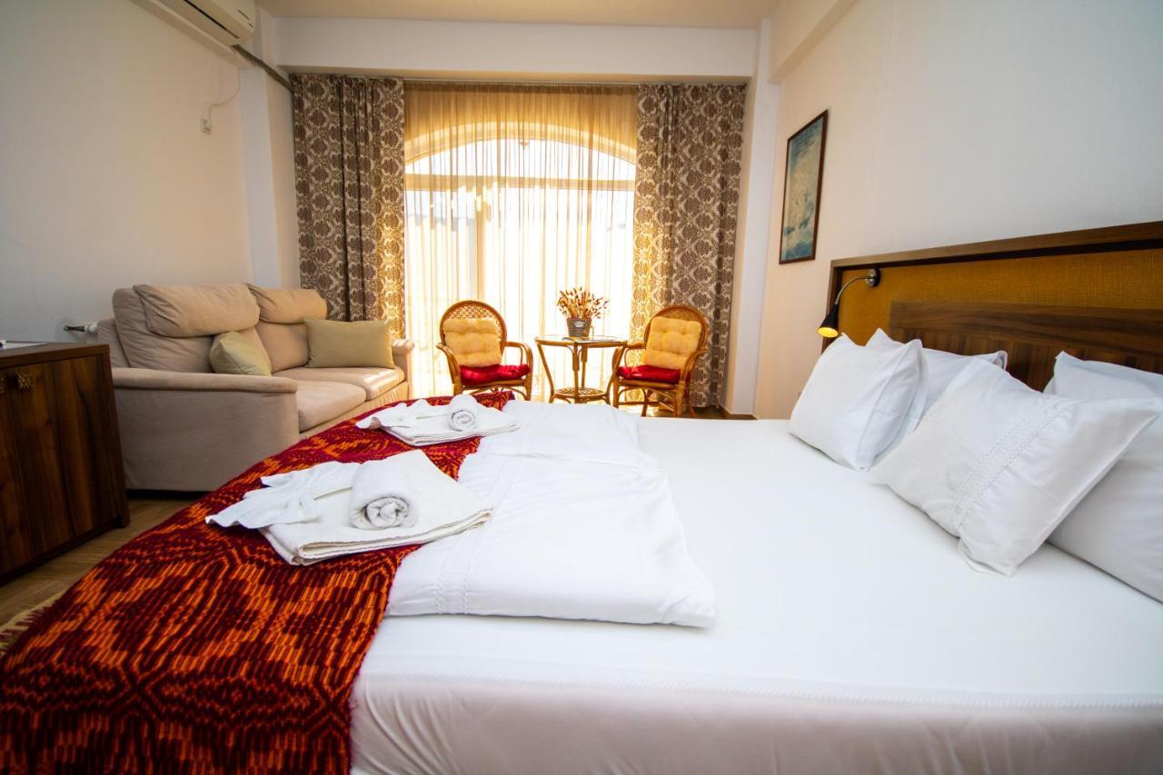 Hotel Mai Danube Ieşelniţa Exteriér fotografie
