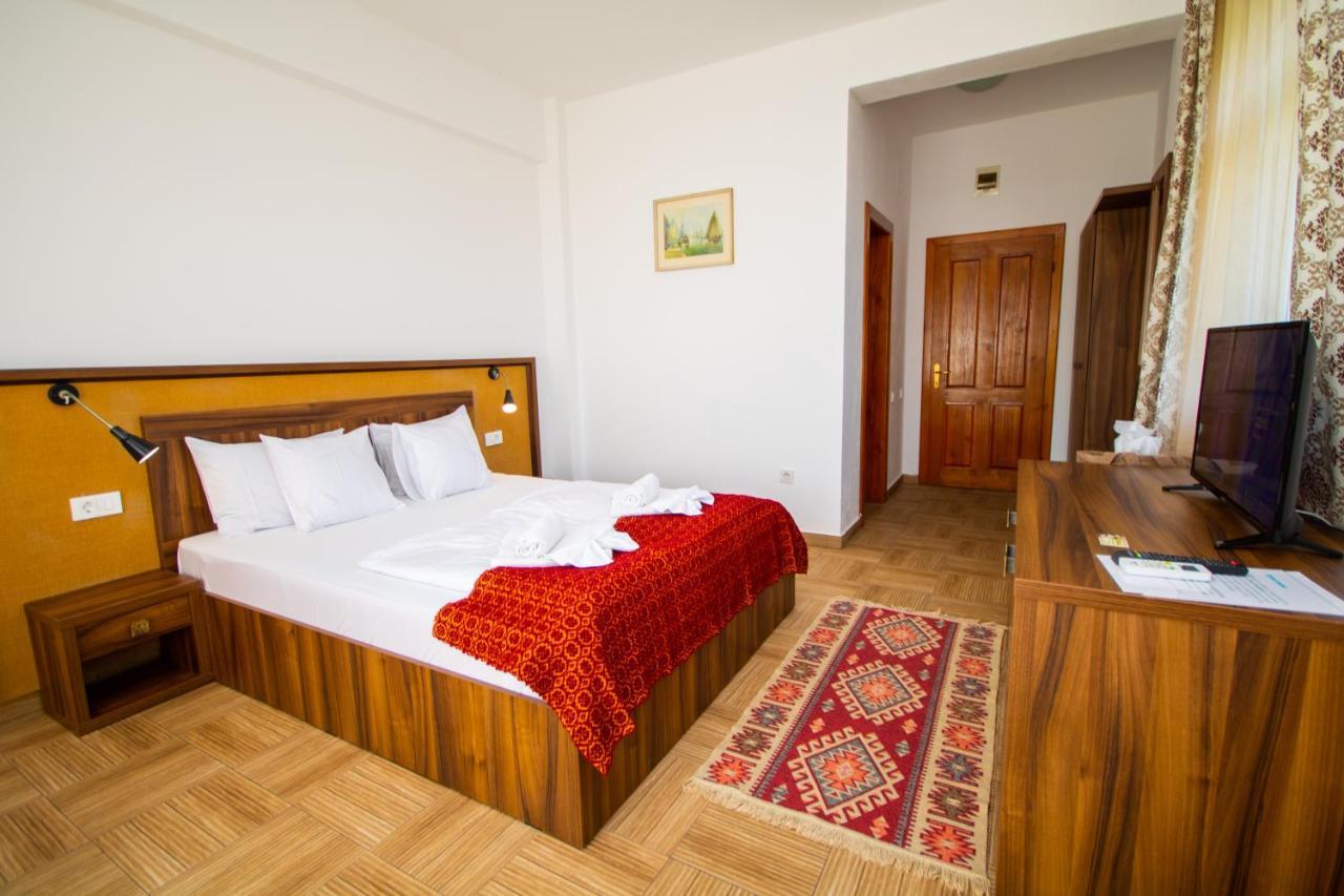 Hotel Mai Danube Ieşelniţa Exteriér fotografie