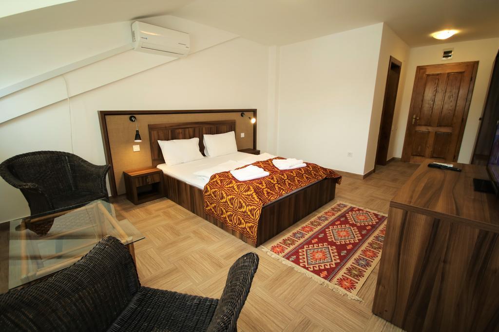 Hotel Mai Danube Ieşelniţa Exteriér fotografie