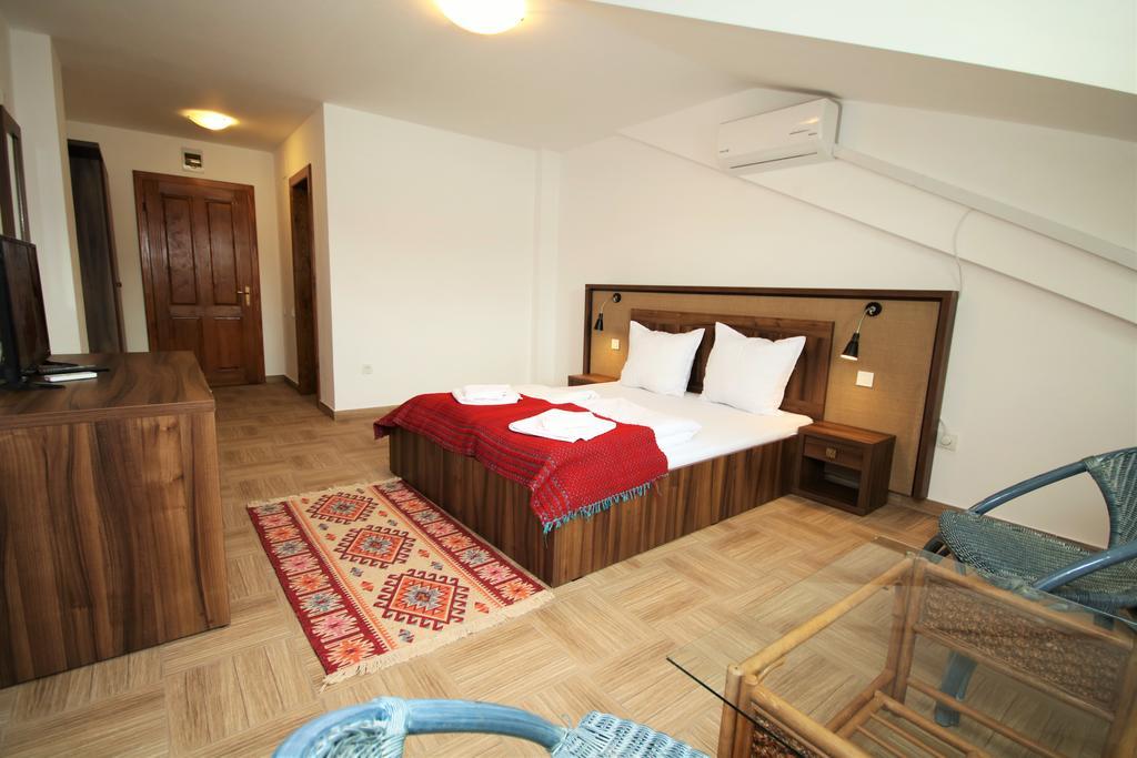 Hotel Mai Danube Ieşelniţa Exteriér fotografie