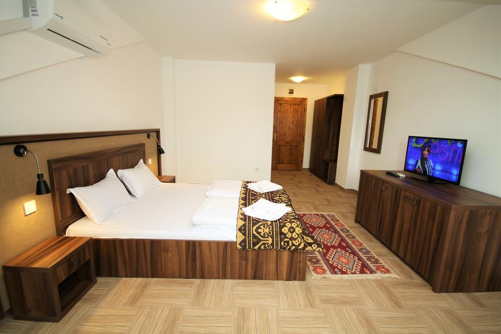 Hotel Mai Danube Ieşelniţa Exteriér fotografie