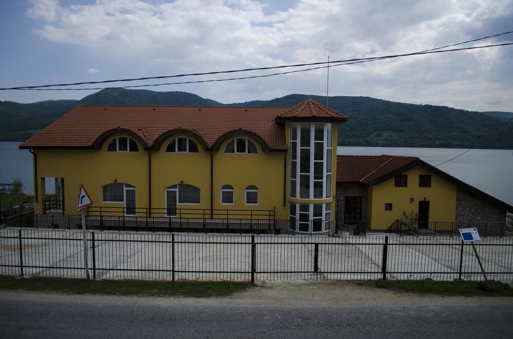 Hotel Mai Danube Ieşelniţa Exteriér fotografie
