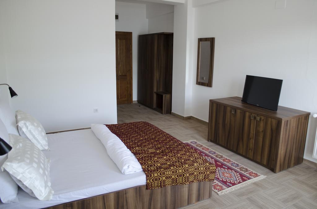 Hotel Mai Danube Ieşelniţa Exteriér fotografie