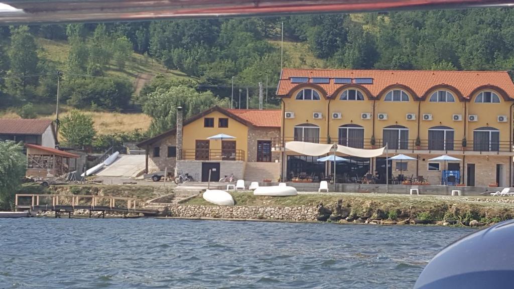 Hotel Mai Danube Ieşelniţa Exteriér fotografie