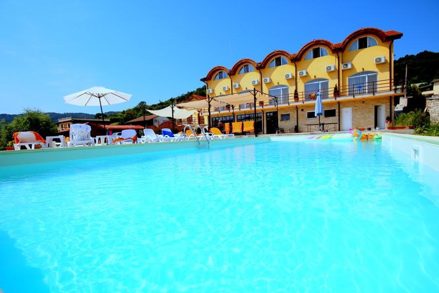 Hotel Mai Danube Ieşelniţa Exteriér fotografie